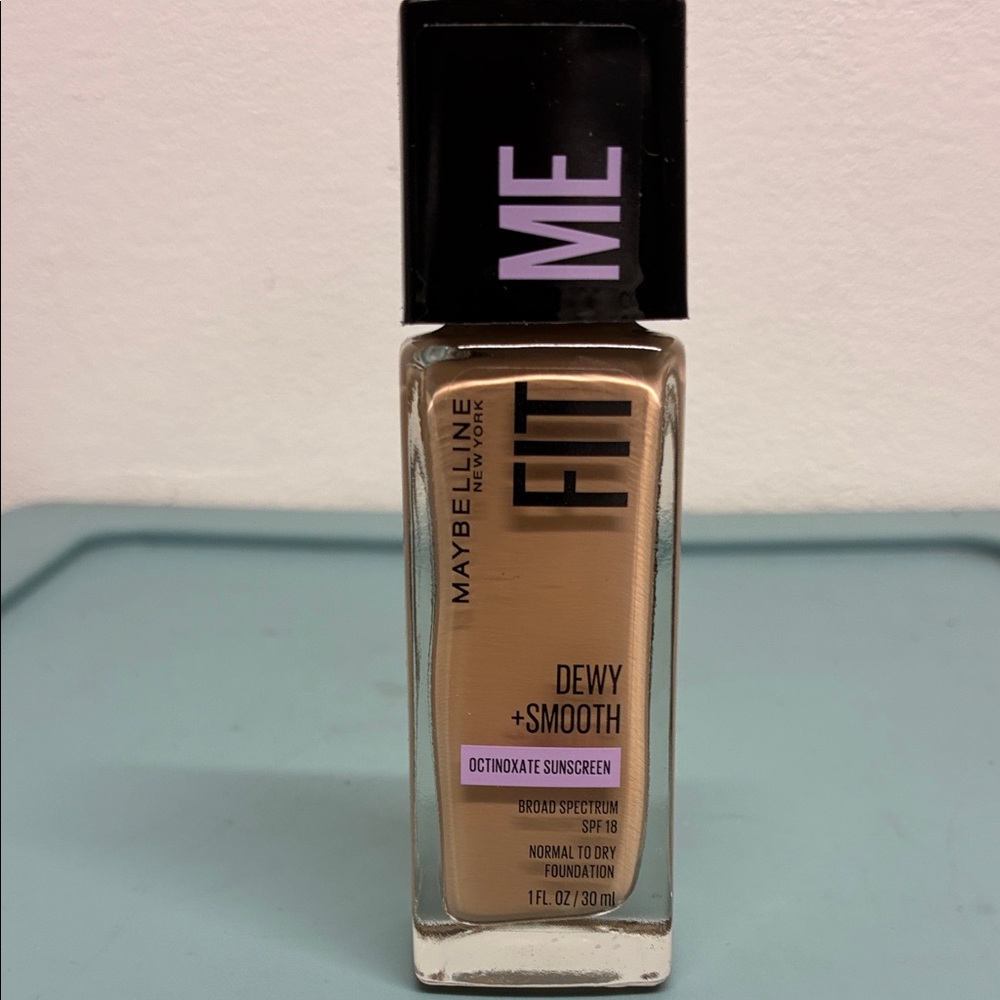Maybelline Fit Me Dewy + Smooth Foundation - Creamy Tan